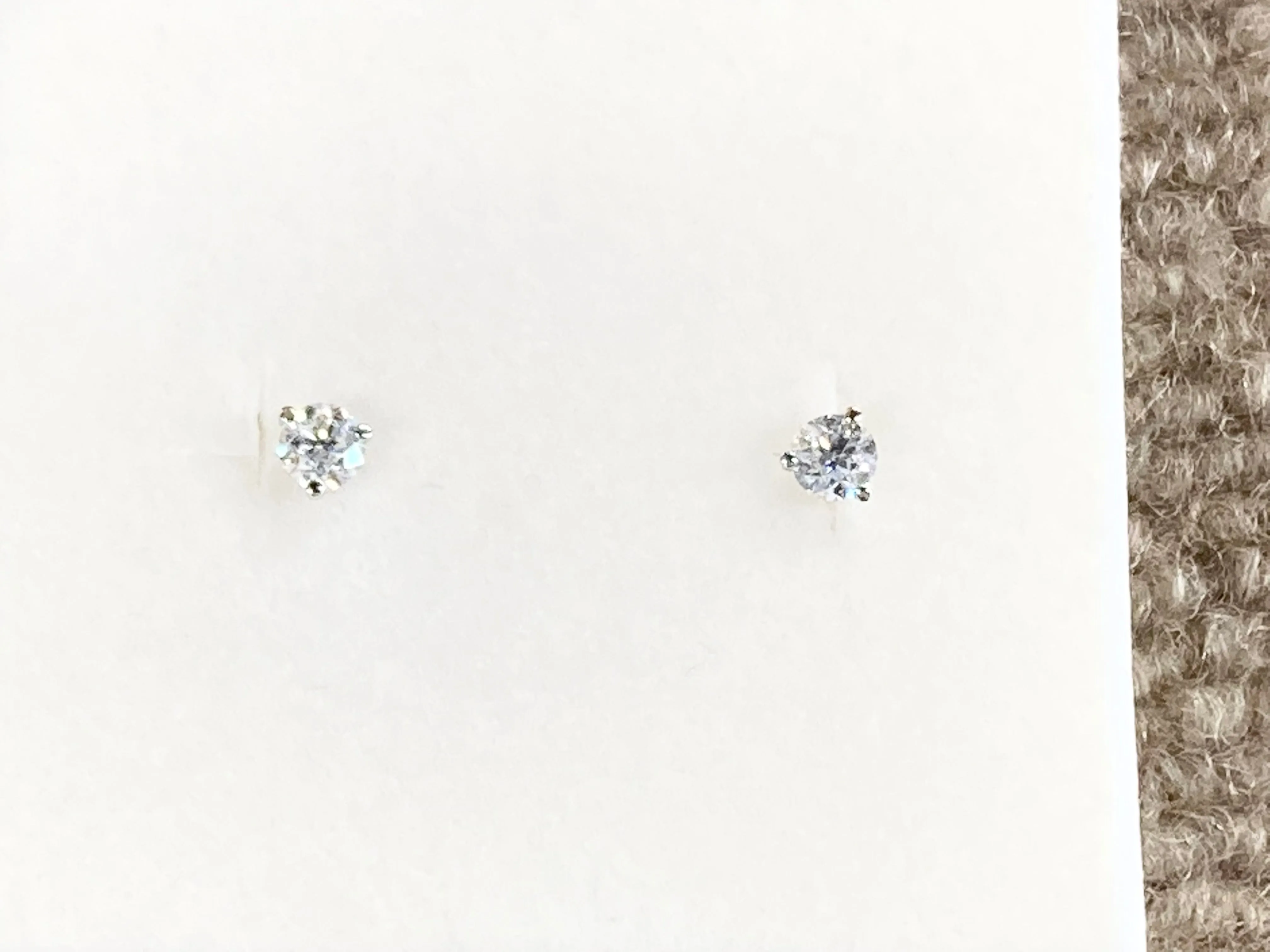 Diamond Stud Earrings 0.75 Carats