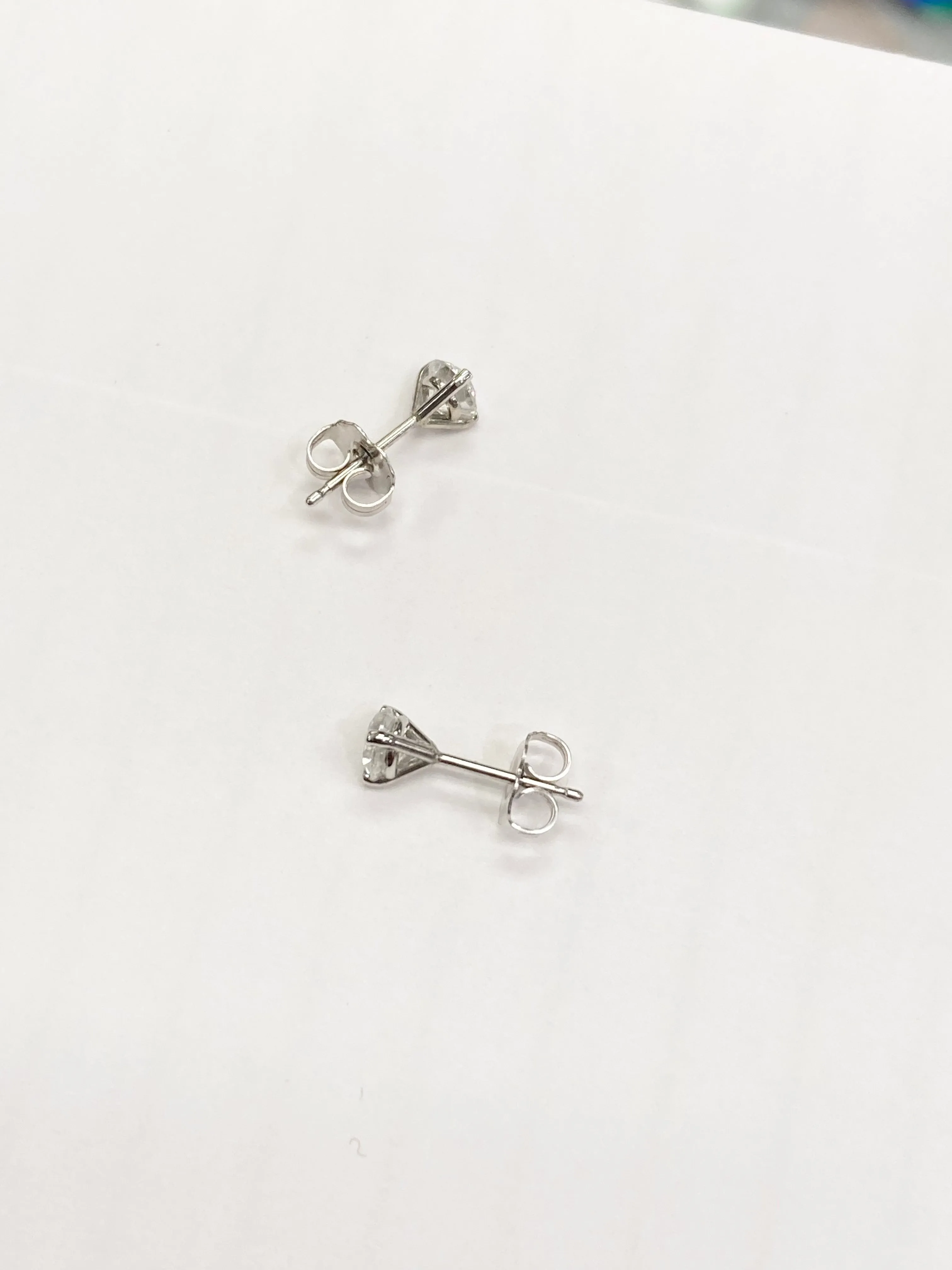 Diamond Stud Earrings 0.75 Carats