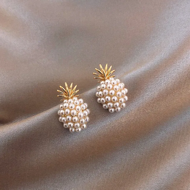 French Retro Tiny Stud Earrings for Women Single Pearl Small Round Earrings Minimal Geometric Earrings Hoops With Charms