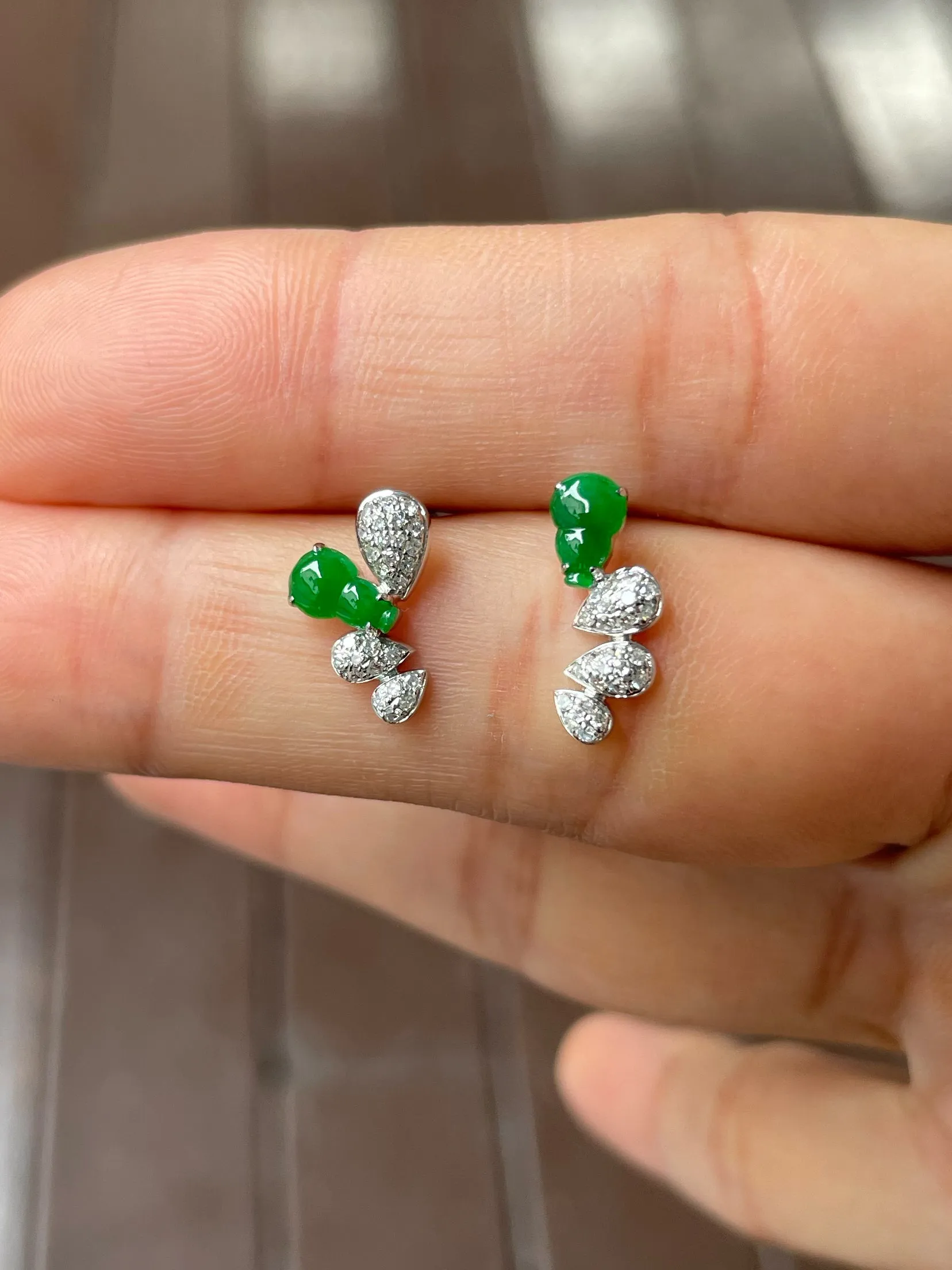 Green Jadeite Earrings - Hu Lu (NJE216)