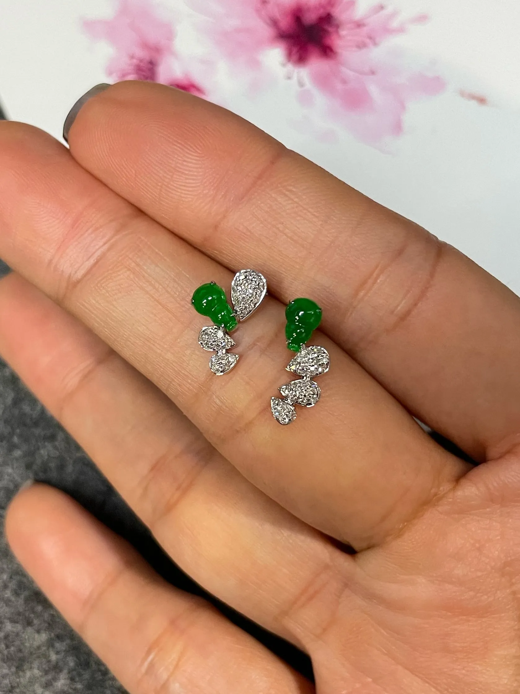 Green Jadeite Earrings - Hu Lu (NJE216)
