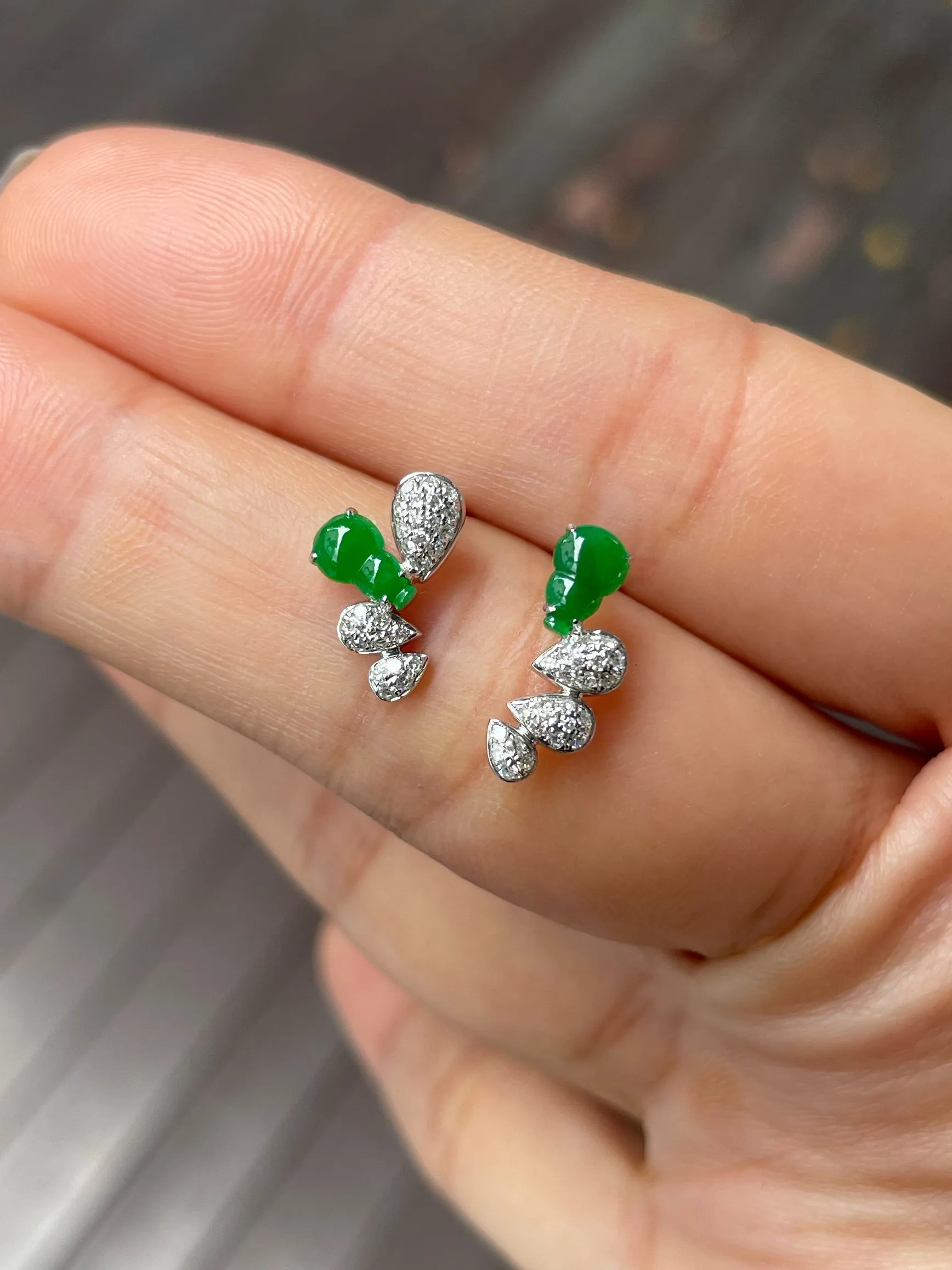 Green Jadeite Earrings - Hu Lu (NJE216)
