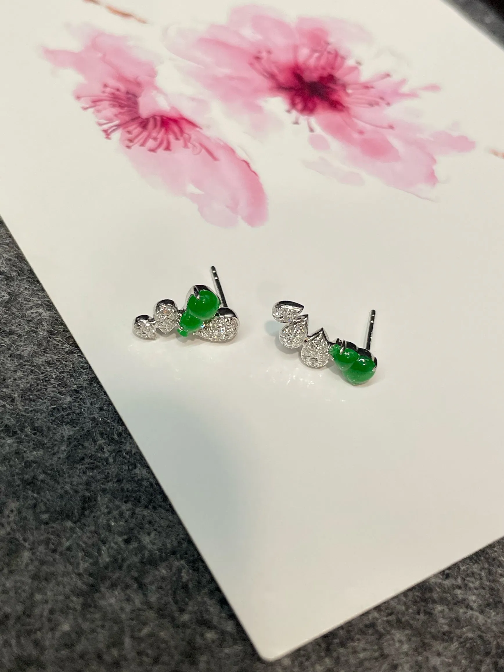Green Jadeite Earrings - Hu Lu (NJE216)