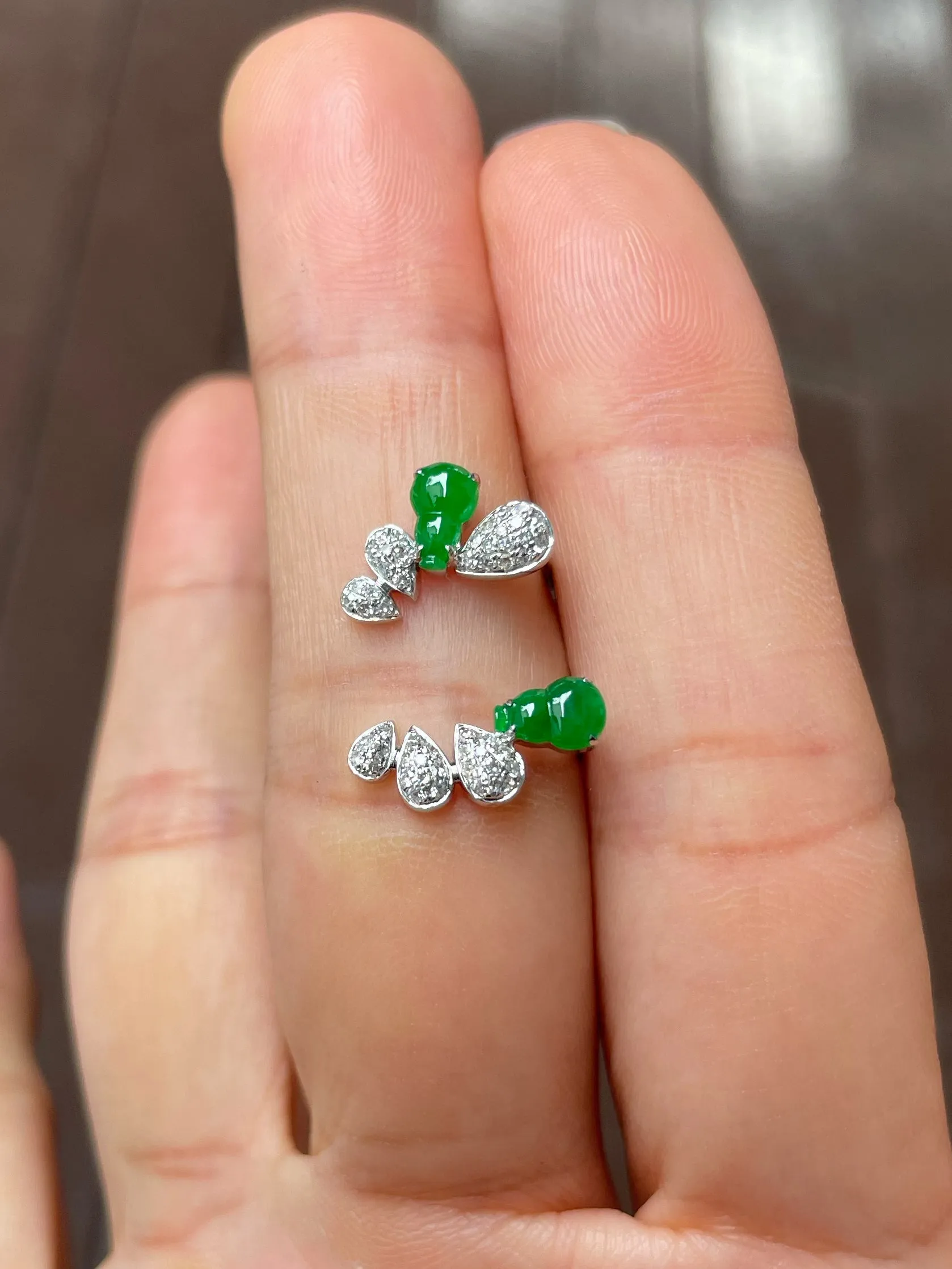 Green Jadeite Earrings - Hu Lu (NJE216)