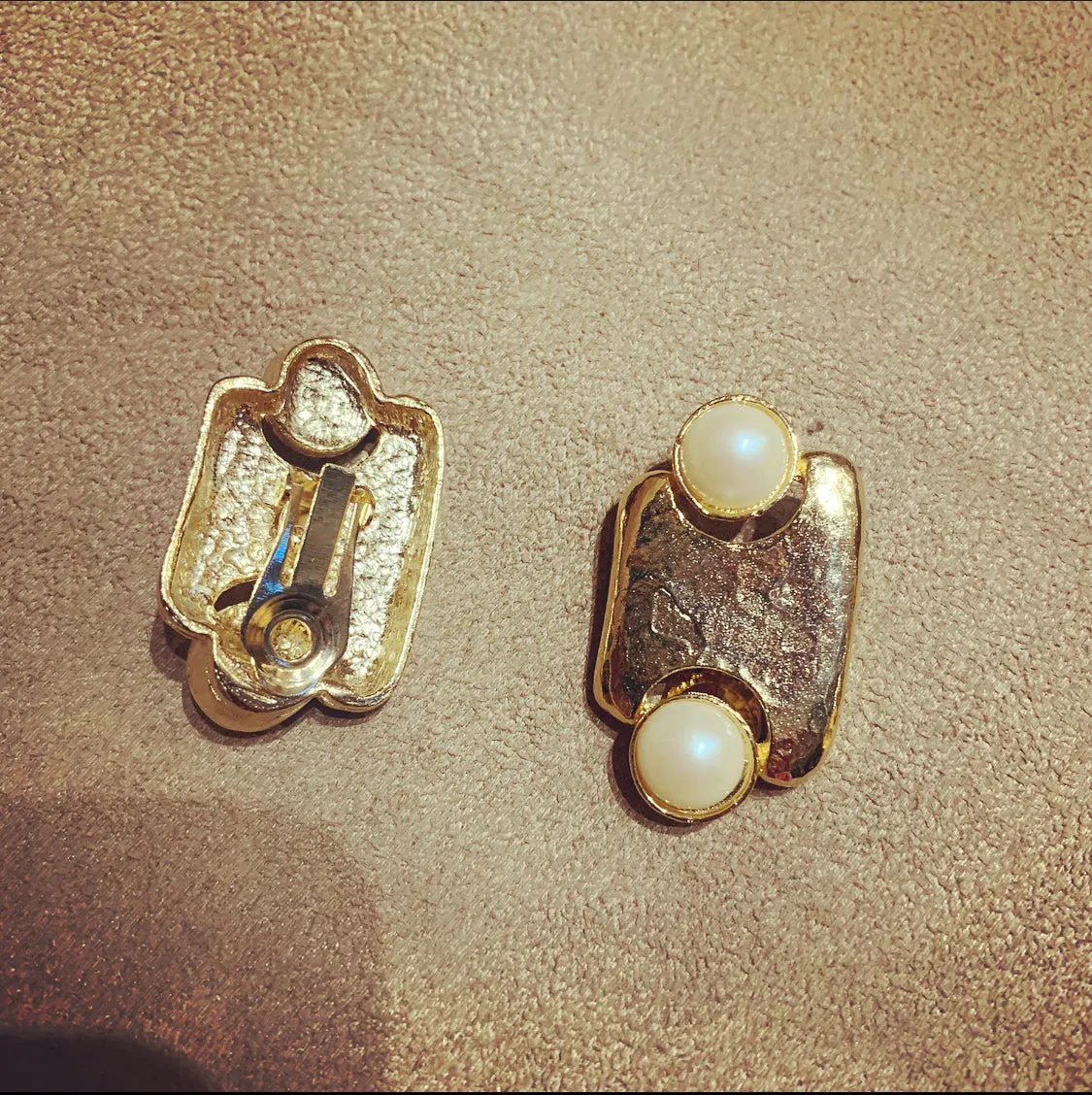 Reserved: Vintage glass pearl flat clip on earrings