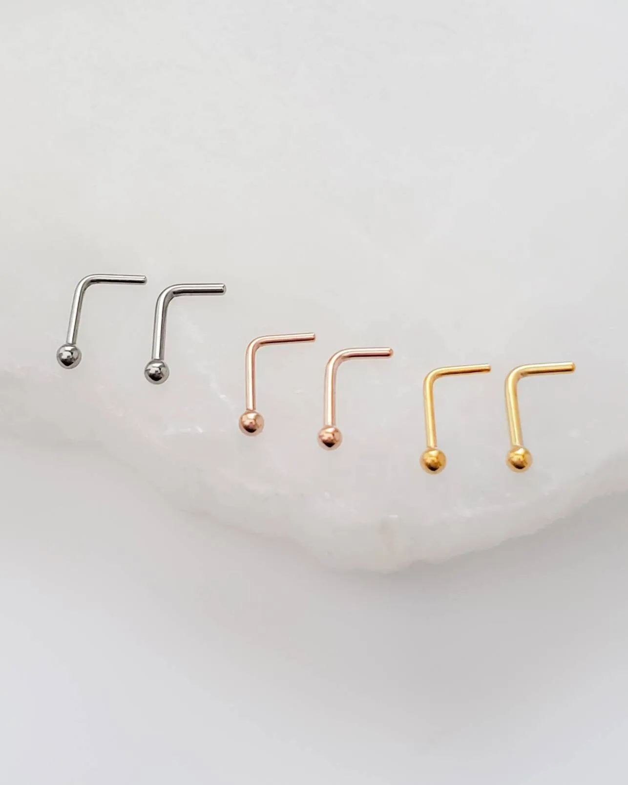 Tiny Sphere L-Bend Nose Stud