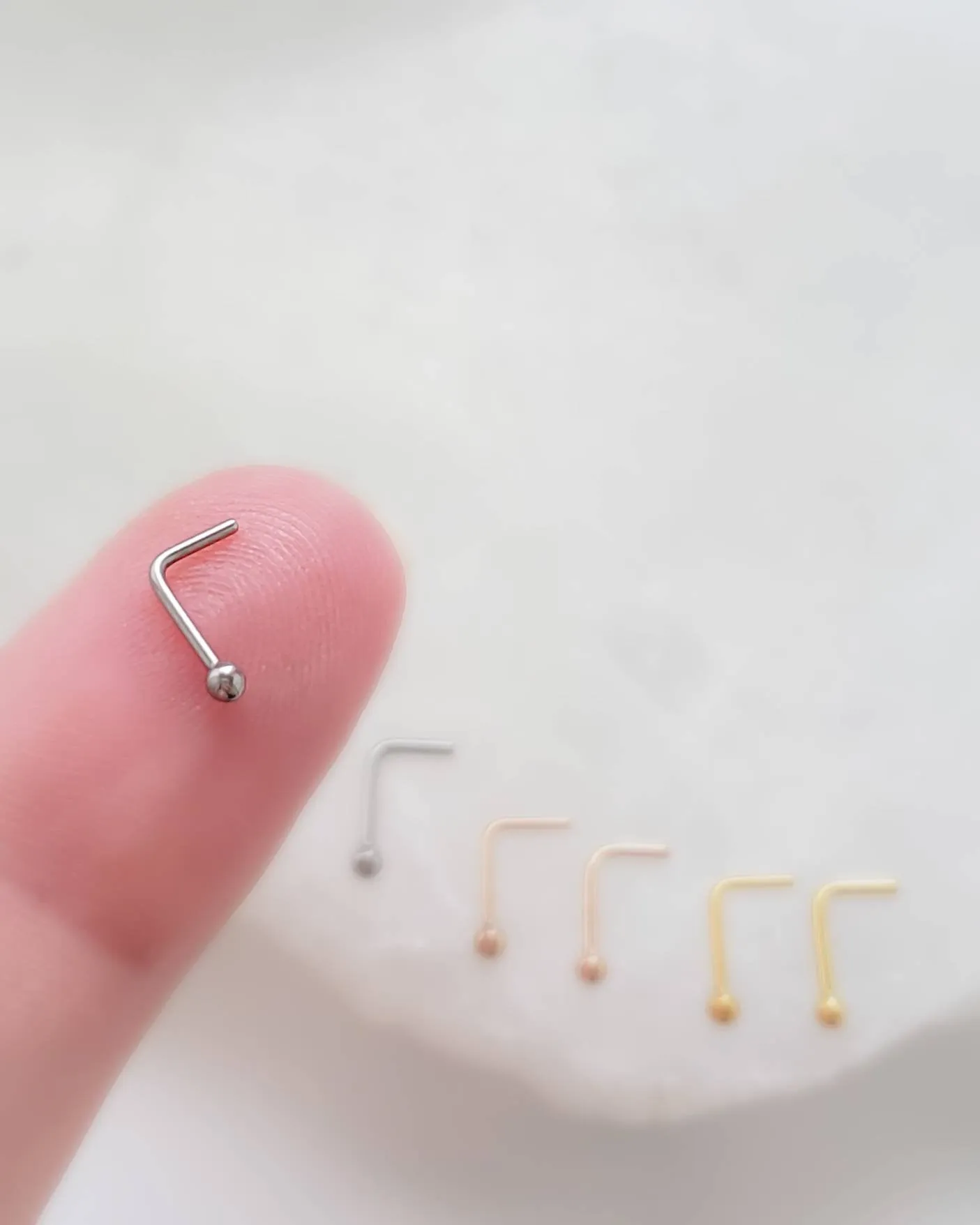 Tiny Sphere L-Bend Nose Stud