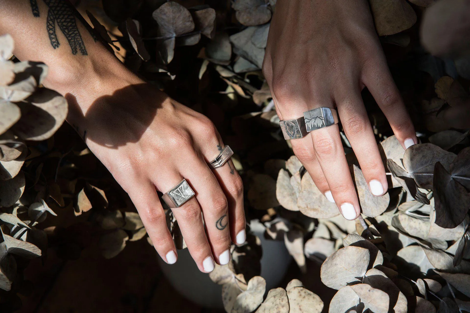 Wolf Silver Signet Ring